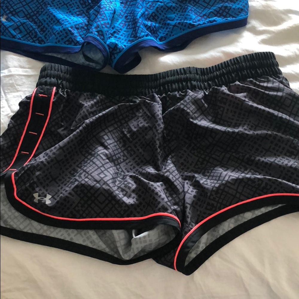 Under Armour semi fitted heat gear shorts size Med